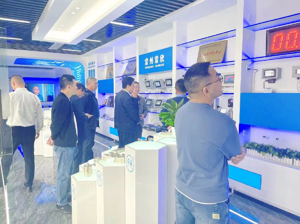 熱烈祝賀中國重型機械工業(yè)協會橋式起重機專業(yè)委員會九屆八次理 事會暨十屆一次會員大會在江蘇省常州市召開順利召開并圓滿結束！
